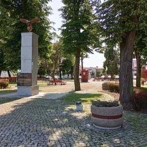 Pomnik Obrońców Ojczyzny w Koniecpolu - pomnik obroncow ojczyzny w koniecpolu 2