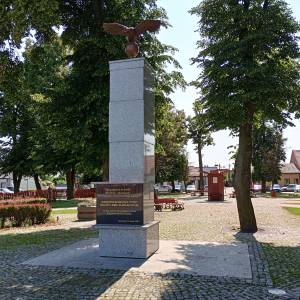 Pomnik Obrońców Ojczyzny w Koniecpolu - pomnik obroncow ojczyzny w koniecpolu 4