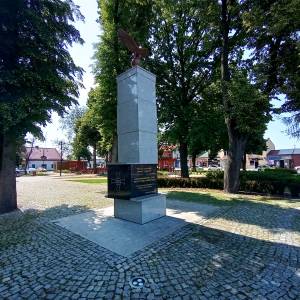 Pomnik Obrońców Ojczyzny w Koniecpolu - pomnik obroncow ojczyzny w koniecpolu 8