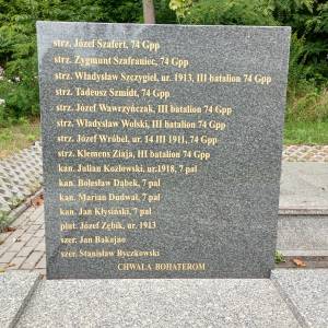 Grób zbiorowy wojenny żołnierzy Wojska Polskiego w Złotym Potoku - grob zbiorowy wojenny zolnierzy wojska polskiego w zlotym potoku 13