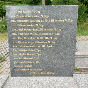 Grób zbiorowy wojenny żołnierzy Wojska Polskiego w Złotym Potoku - grob zbiorowy wojenny zolnierzy wojska polskiego w zlotym potoku 16
