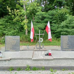 Grób zbiorowy wojenny żołnierzy Wojska Polskiego w Złotym Potoku - grob zbiorowy wojenny zolnierzy wojska polskiego w zlotym potoku 27