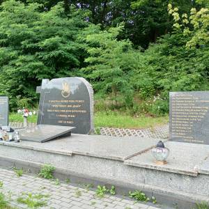 Grób zbiorowy wojenny żołnierzy Wojska Polskiego w Złotym Potoku - grob zbiorowy wojenny zolnierzy wojska polskiego w zlotym potoku 28