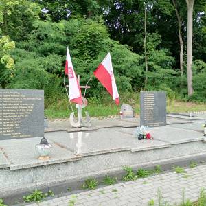 Grób zbiorowy wojenny żołnierzy Wojska Polskiego w Złotym Potoku - grob zbiorowy wojenny zolnierzy wojska polskiego w zlotym potoku 30