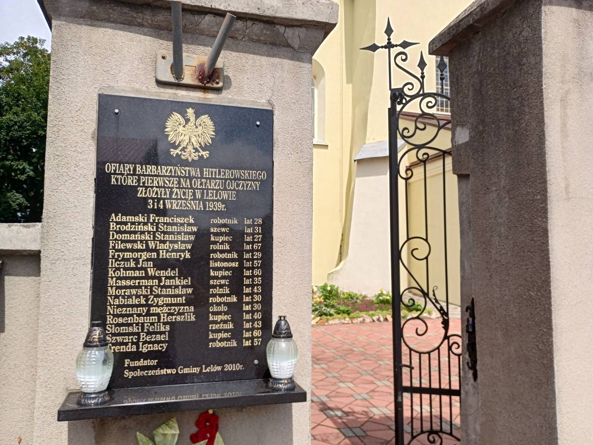 Tablica upamiętniająca ofiary hitlerowców w Lelowie - tablica upamietniajaca ofiary hitlerowcow w lelowie 6