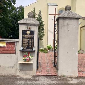 Tablica upamiętniająca ofiary hitlerowców w Lelowie - tablica upamietniajaca ofiary hitlerowcow w lelowie 3