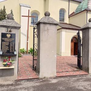 Tablica upamiętniająca ofiary hitlerowców w Lelowie - tablica upamietniajaca ofiary hitlerowcow w lelowie 4