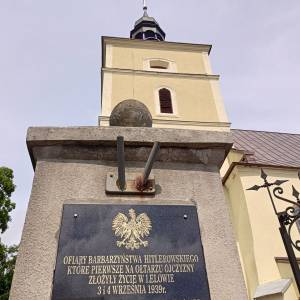 Tablica upamiętniająca ofiary hitlerowców w Lelowie - tablica upamietniajaca ofiary hitlerowcow w lelowie 5