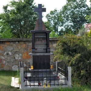 Mogiła zbiorowa wojenna rozstrzelanych prez hitlerowców w Lelowie - mogila zbiorowa wojenna rozstrzelanych prez hitlerowcow w lelowie 1