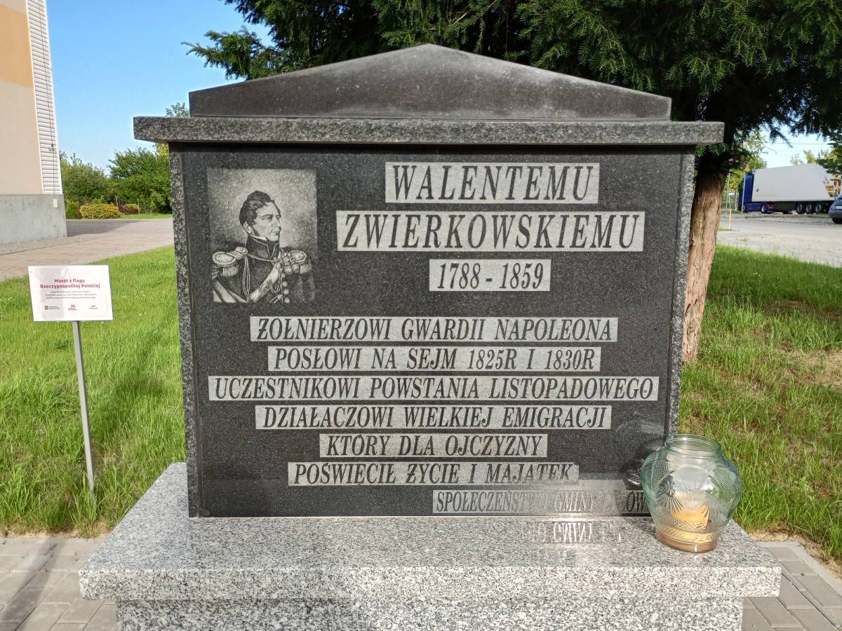 Tablica upamiętniająca Walentego Zwierkowskiego w Lelowie - tablica upamietniajaca walentego zwierkowskiego w lelowie 5