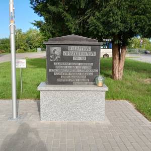 Tablica upamiętniająca Walentego Zwierkowskiego w Lelowie - tablica upamietniajaca walentego zwierkowskiego w lelowie 4