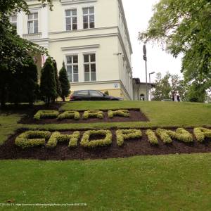 Park Zdrojowy im. Fryderyka Chopina w Międzyzdrojach - miedzyzdroje park chopina inscription