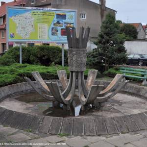 Fontanna w Trzebiatowie - fontanna w trzebiatowie 1