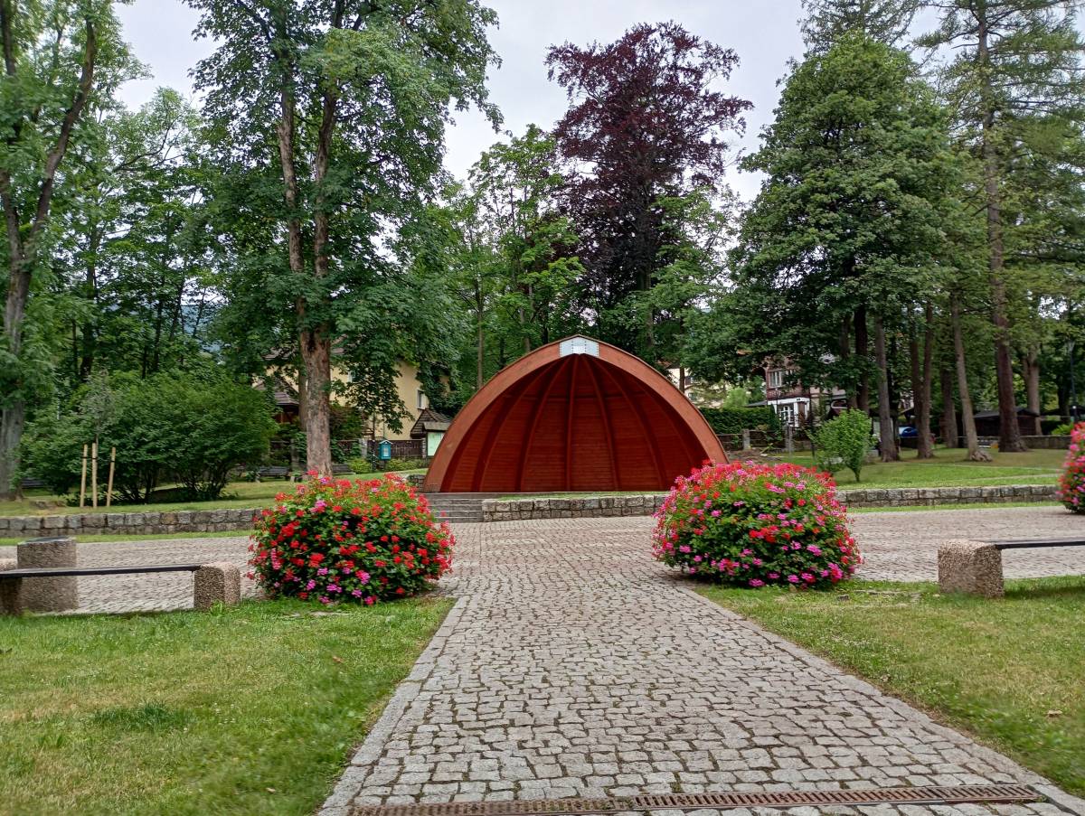 Plac Konstytucji 3-Maja w Karpaczu - plac konstytucji 3 maja w karpaczu 2