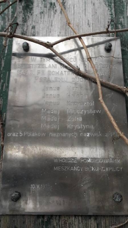 Tablica upamiętniająca ofiary terroru w Dzwonowicach - 26996722 1766175377020015 1903498614 n