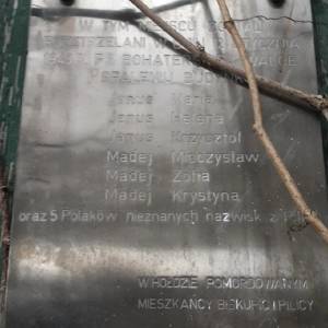 Tablica upamiętniająca ofiary terroru w Dzwonowicach - 26996722 1766175377020015 1903498614 n