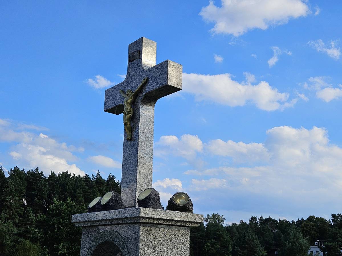 Kamienny krzyż przydrożny w Kuczowie - kamienny krzyz przydrozny w kuczowie 6