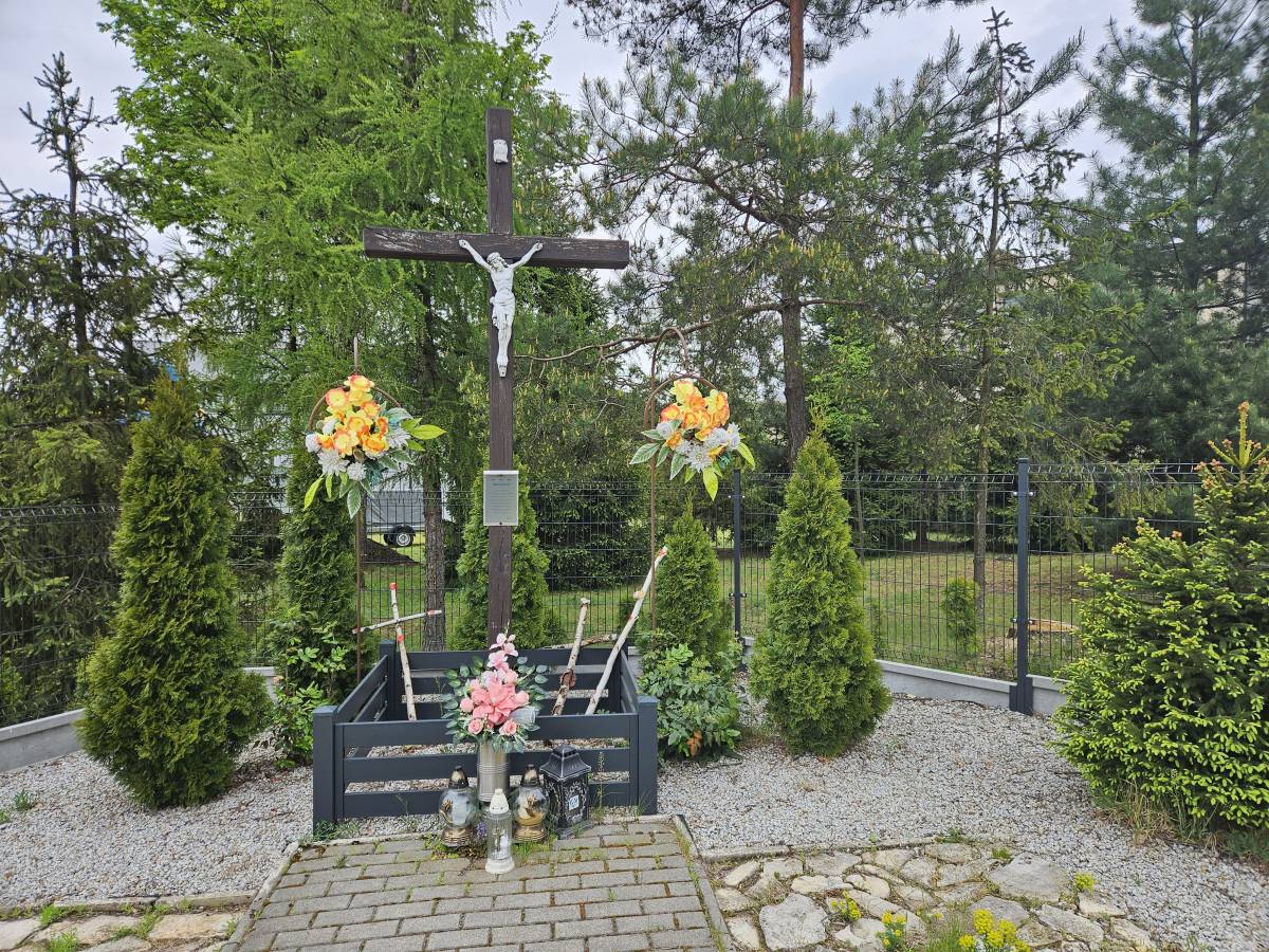 Krzyż przydrożny (ul. Nowowiejska) w Żyglinie - krzyz przydrozny ul nowowiejska w zyglinie 2026 05 09 6