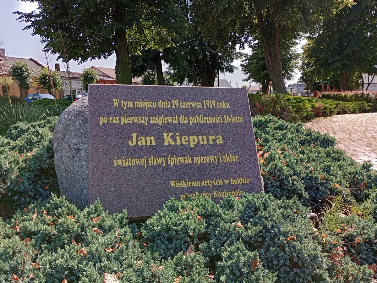 Tablica upamiętniająca Jana Kiepurę w Koniecpolu - tablica upamietniajaca jana kiepure w koniecpolu 4