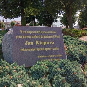 Tablica upamiętniająca Jana Kiepurę w Koniecpolu - tablica upamietniajaca jana kiepure w koniecpolu 4