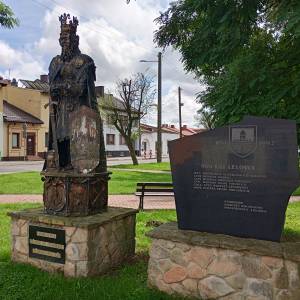 Rzeźba króla Kazimierza III Wielkiego w Lelowie - rzezba krola kazimierza iii wielkiego w lelowie 1