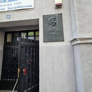 Tablica upamiętniająca dr med. Bronisława Hagera w Tarnowskich Górach - tablica upamietniajaca dr med bronislawa hagera w tarnowskich gorach 2026 05 15 1