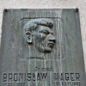 Tablica upamiętniająca dr med. Bronisława Hagera w Tarnowskich Górach - tablica upamietniajaca dr med bronislawa hagera w tarnowskich gorach 2026 05 15 3