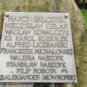 Głaz nauczycieli ziemi prudnickiej w Prudniku - glaz nauczycieli ziemi prudnickiej 1