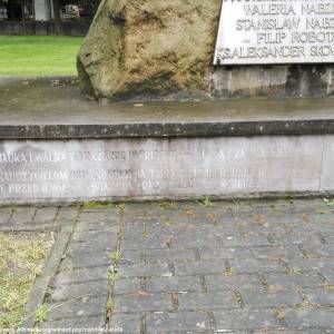 Głaz nauczycieli ziemi prudnickiej w Prudniku - glaz nauczycieli ziemi prudnickiej 3