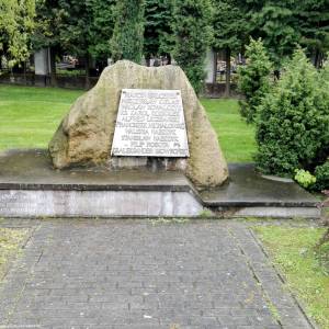 Głaz nauczycieli ziemi prudnickiej w Prudniku - glaz nauczycieli ziemi prudnickiej 6