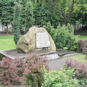 Głaz nauczycieli ziemi prudnickiej w Prudniku - glaz nauczycieli ziemi prudnickiej 7
