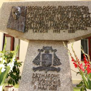 Pomnik Kardynała Stefana Wyszyńskiego w Prudniku - pomnik kardynala stefana wyszynskiego w prudniku 1