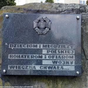 Pomnik Dzieciom Ofiarom Wojny w Prudniku - pomnik dzieciom ofiarom wojny w prudniku 4