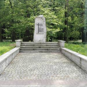 Pomnik Poległych Patriotów Prudniku - pomnik poleglym patriotom 1
