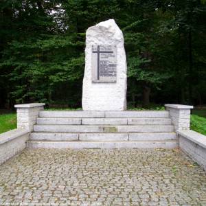 Pomnik Poległych Patriotów Prudniku - pomnik poleglym patriotom 7