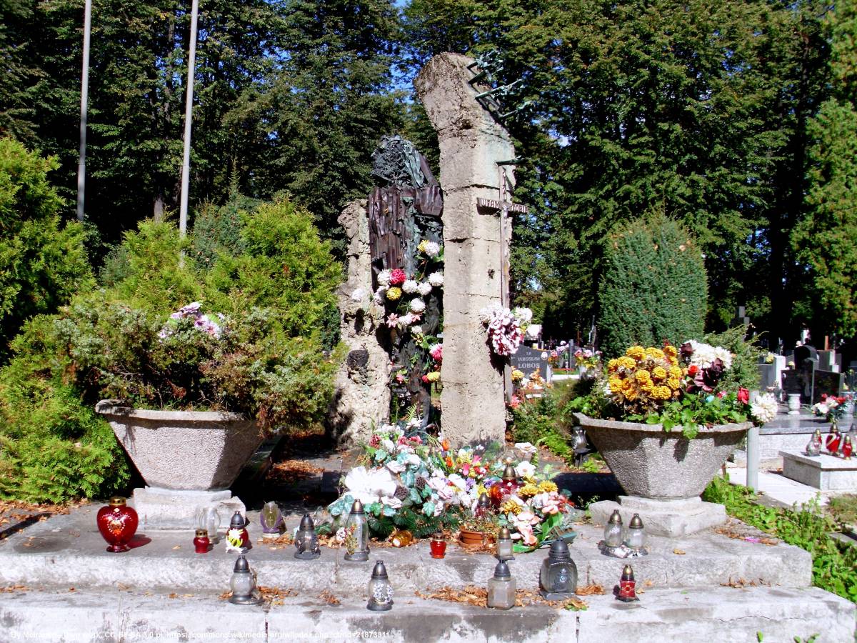 Pomnik Martyrologii Więźniów Oświęcimskich w Prudniku - pomnik martyrologii wiezniow oswiecimskich w prudniku 4