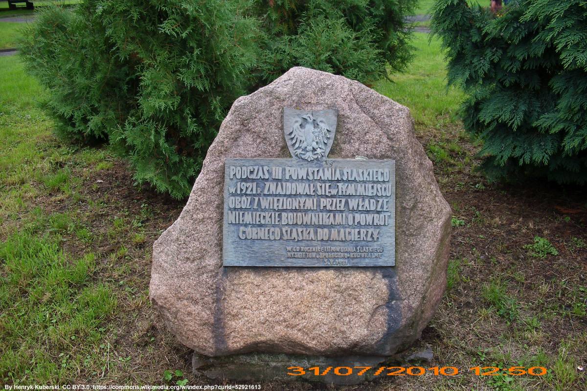 Głaz w Nysie upamiętniający miejsce gdzie więziono Powstańców Śląskich - glaz w nysie upamietniajacy miejsce gdzie wieziono powstancow slaskich
