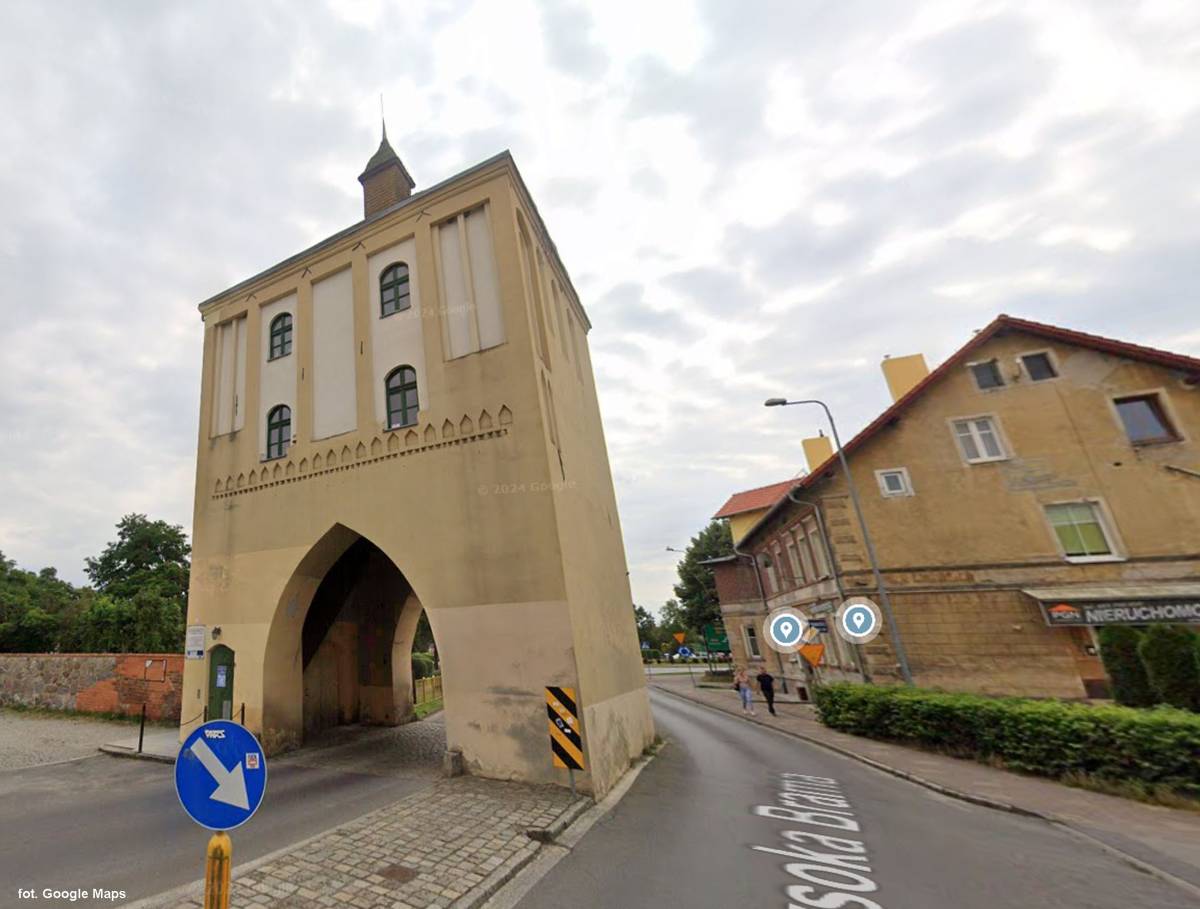 Brama Wysoka w Gryficach - brama wysoka w gryficach