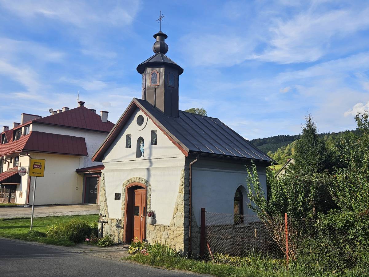Kapliczka "U Koconia" w Ujsołach - kapliczka u koconia w ujsolach 3