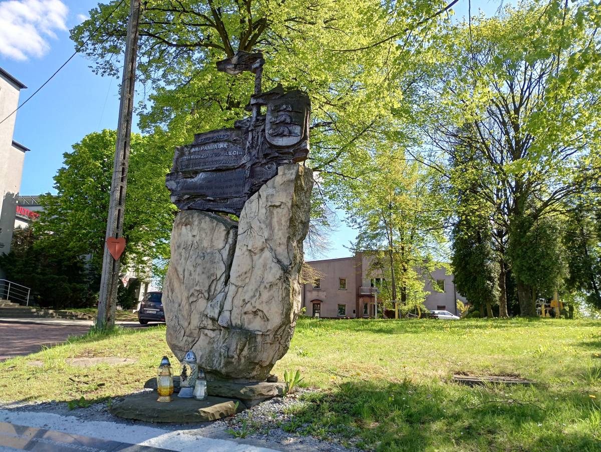 Pomnik z okazji 740. rocznicy lokacji Bobrownik - pomnik z okazji 740 rocznicy lokacji bobrownik 4