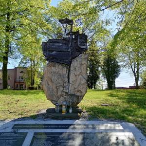 Pomnik z okazji 740. rocznicy lokacji Bobrownik - pomnik z okazji 740 rocznicy lokacji bobrownik 1