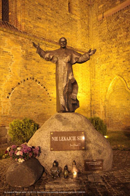 Pomnik upamiętniający pontyfikat papieża Jana Pawła II w Gryficach - gryfice pope john paul ii monument 2008