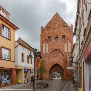 Brama Kamienna w Świdwinie - brama wysoka polczynska w swidwinie 6