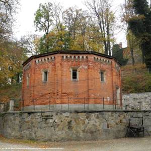 Dawna gazownia pałacowa w Kamieńcu Ząbkowickim - kamieniec schlosspark gasometer