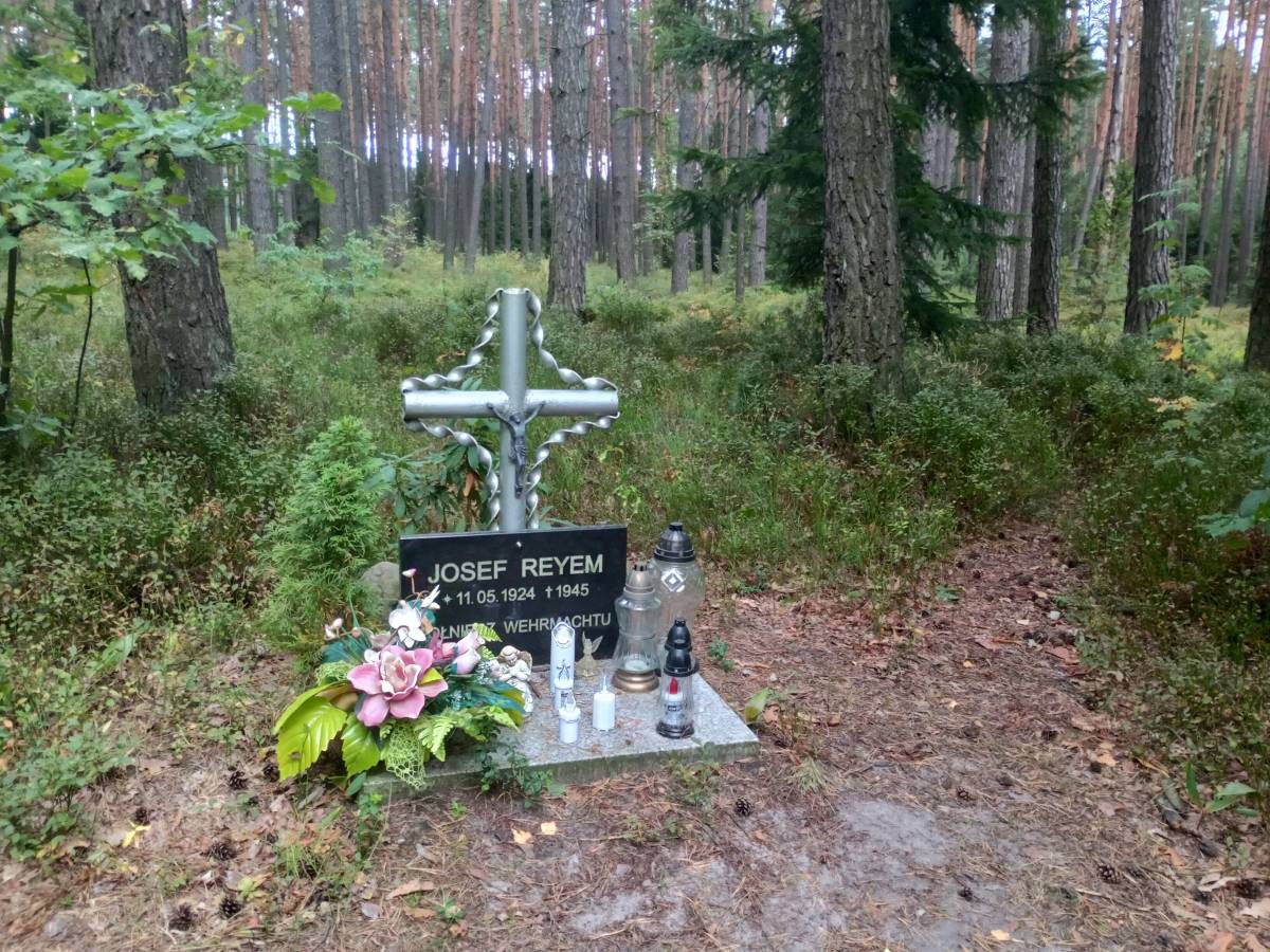 Grób wojenny Josefa Reyem w Bibieli - grob wojenny josefa reyem w bibieli 5