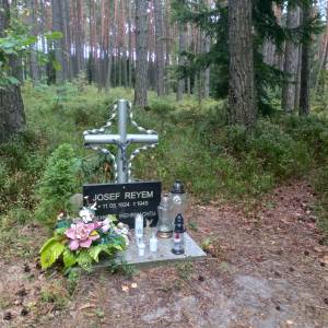 Grób wojenny Josefa Reyem w Bibieli - grob wojenny josefa reyem w bibieli 5
