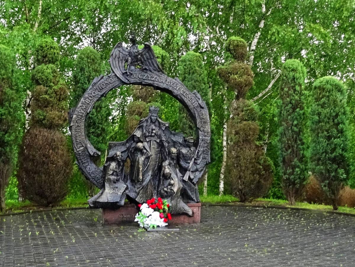 Pomnik „Synom tej Ziemi" w Świątnikach Górnych - pomnik synom tej ziemi w swiatnikach gornych