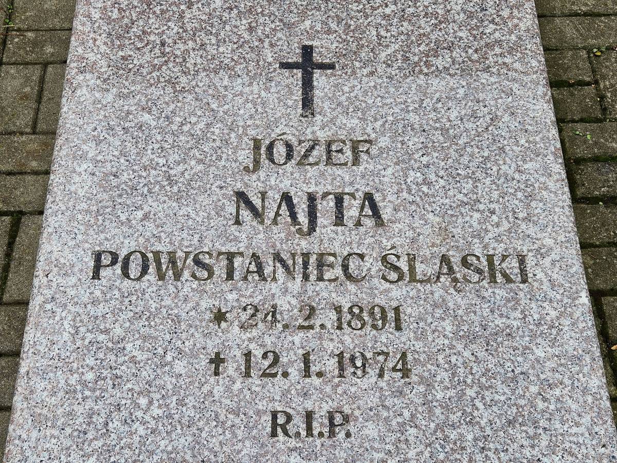 Grób Józefa Najty (Powstańca Śląskiego) w Lipinach (Świętochłowice) - grob jozefa najty w lipinach 2