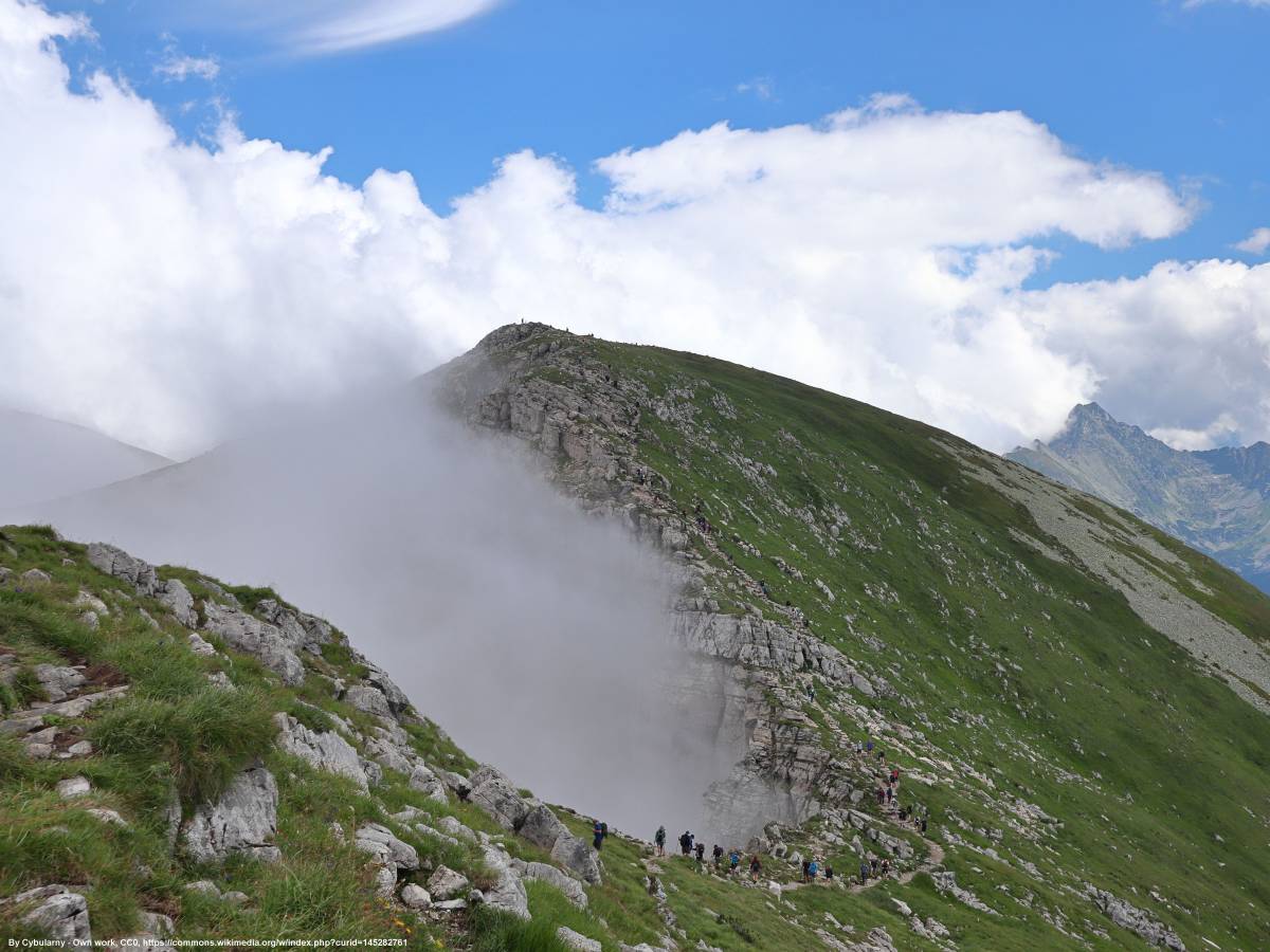 Mułowa Przełęcz (2067 m n.p.m.) - 2022 mgla na czerwonych wierchach 2