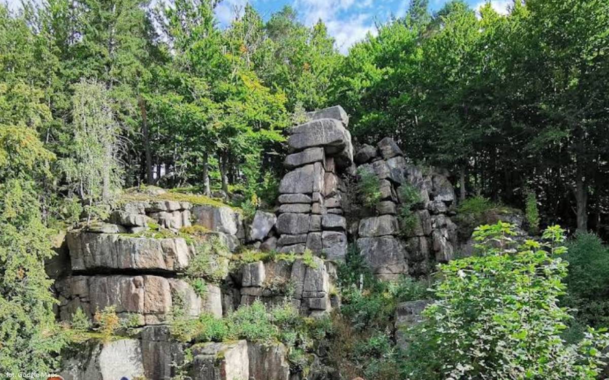 Dziurawa Skała w Przesiece - dziurawa skala w przesiece 3